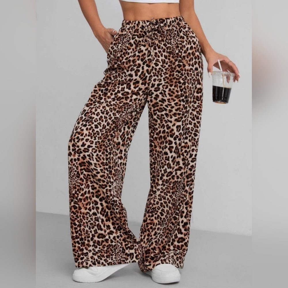 Leopard Print Wide-Leg Pants - Picture 3 of 11